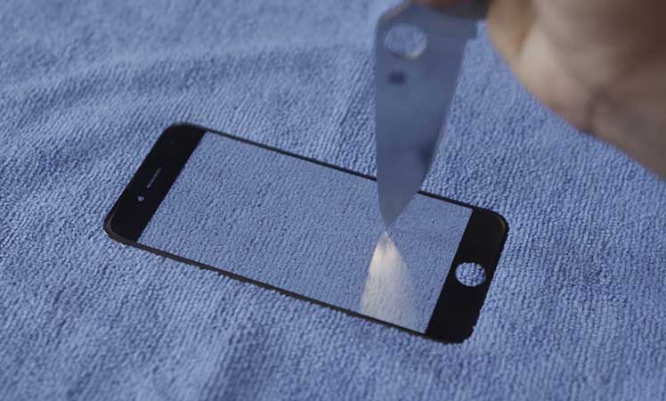 Safir ekrana sahip iPhone bir başka bahara kaldı