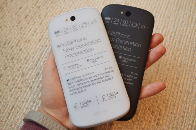 Rus Yapımı Yotaphone 2 Batarya Sorununu Çözecek