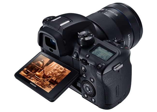 Samsung NX1 fotoğraf makinası karşınızda