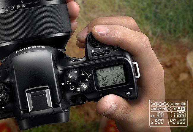 Samsung NX1 fotoğraf makinası karşınızda