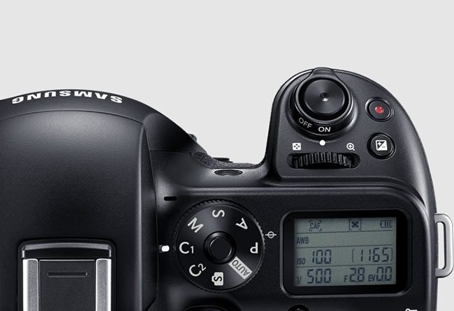 Samsung NX1 fotoğraf makinası karşınızda