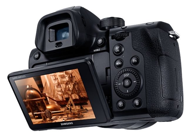 Samsung NX1 fotoğraf makinası karşınızda