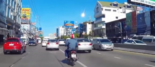 Bangkokta Gökyünüzde Ateş Topu Belirdi!