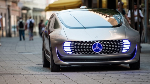 Mercedes Benz Elektrikli Otomobil ile Geliyor!