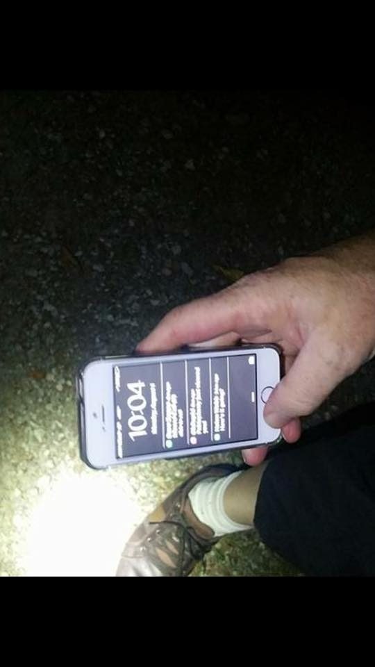 iPhone'u Uçaktan Aşağı Bıraktı!