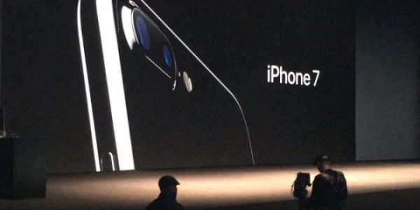 Apple’dan iPhone 7 Çizilebilir Uyarısı!