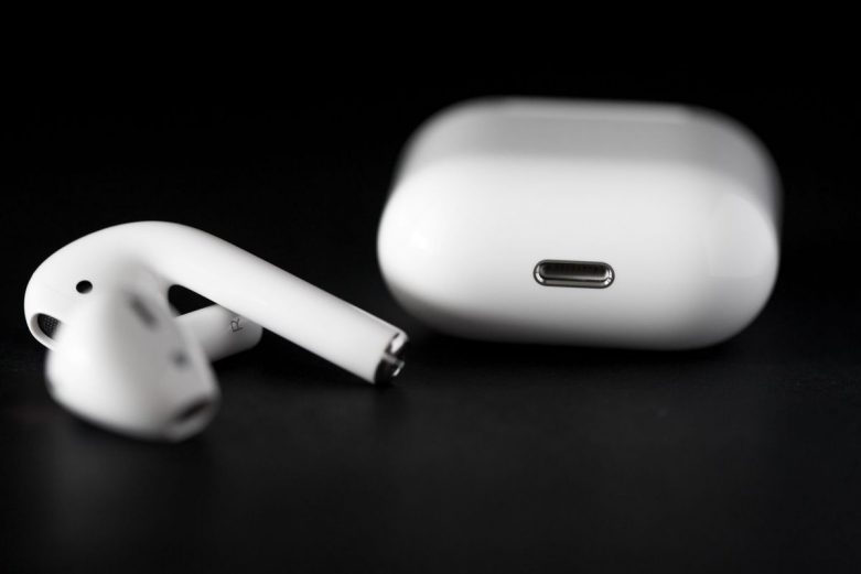 AirPods kulaklık 