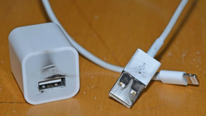 Sahte iPhone Şarj Aleti Kullanmak Doğru Mu- K