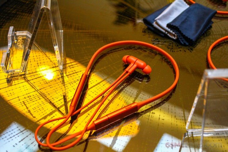 Huawei Freelace Bluetooth Kullaklığını Tanıttı - Fiyatı ve Özellikleri