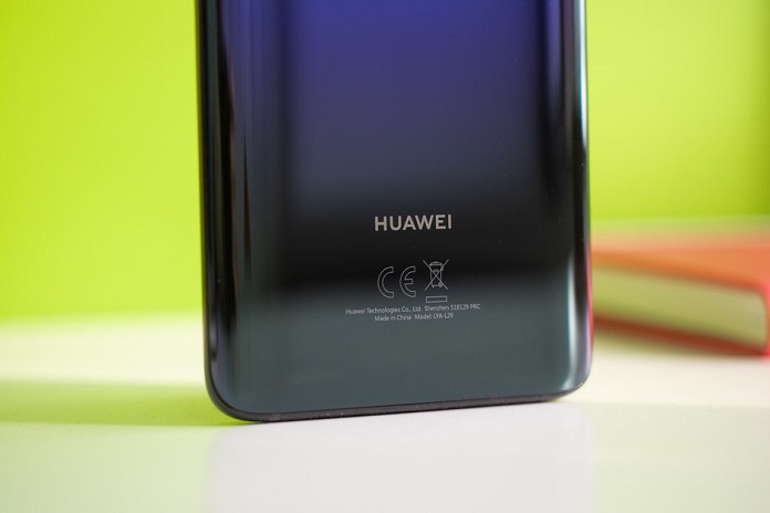 Huawei İlk Gizli Selfie Kameralı Telefonu Sızdırıldı