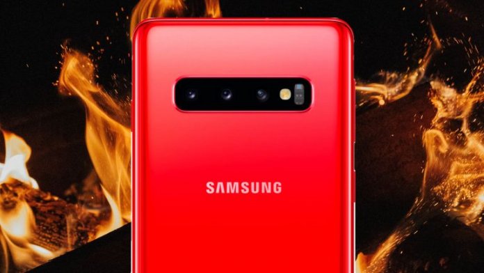 Kırmızı Galaxy S10