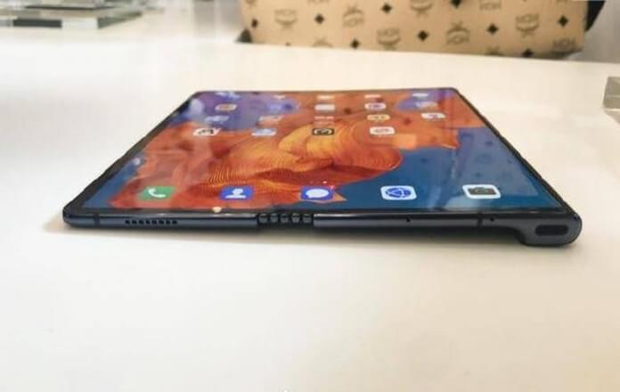 Huawei Huawei Mate X 5G Canlı Canlı Görüntülendi!