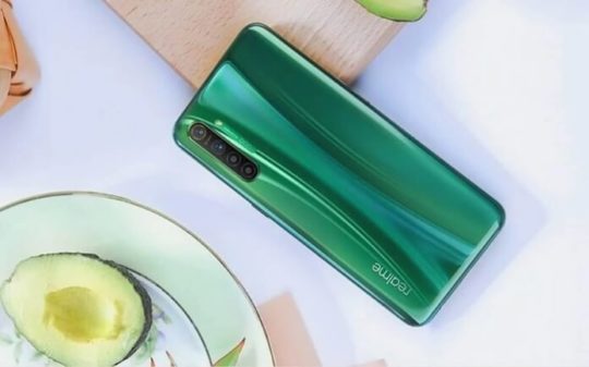 Realme X2'ye Avocado Green Renk Seçeneği
