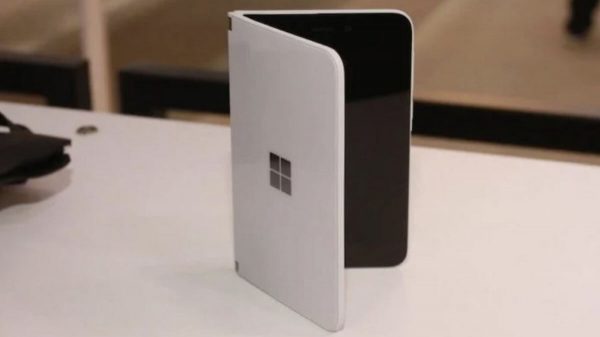 Microsoft Üç Ekranlı Katlanabilir Bir Telefon Patenti Aldı!