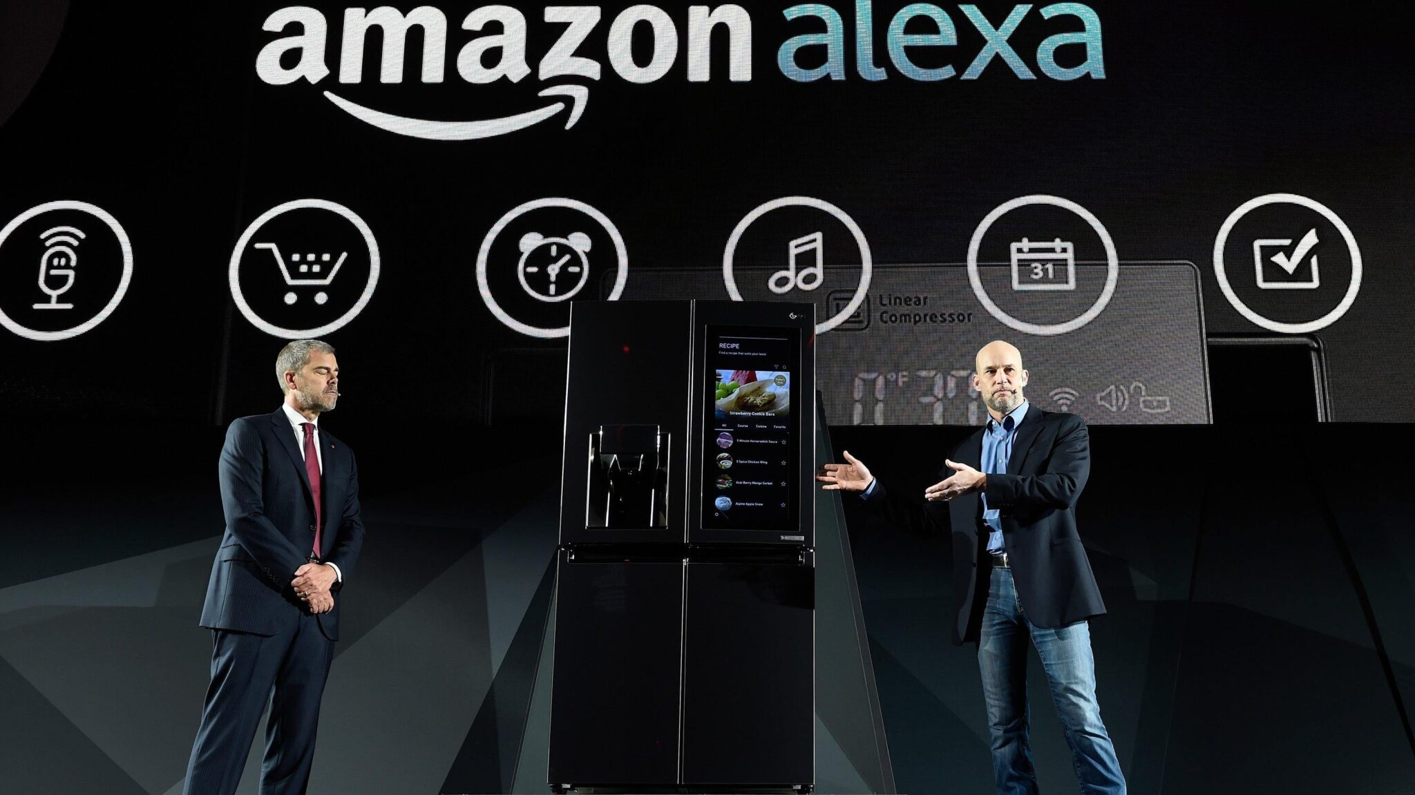 Почему амазон. Алекса амазон и кот. amazon&#039;s alexa it is.