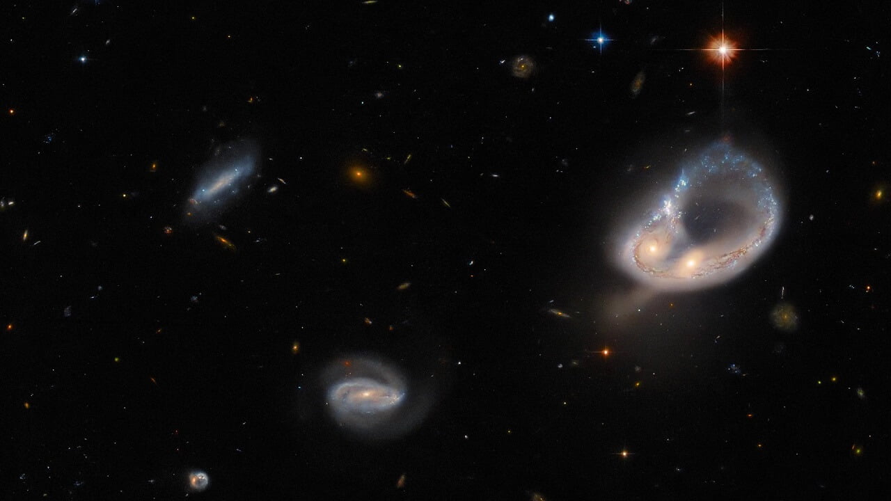 Hubble Teleskobu Gerçeküstü Galaktik Çarpışmayı Gözlemledi