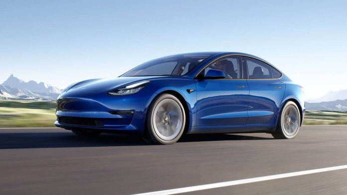 Tesla, Arızalı Arka Lambalar Nedeniyle 321.000 Model Y, Model 3 EV'yi Geri Çağırıyor