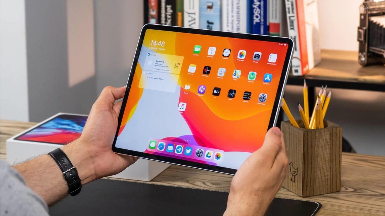 ipad pro oled ekranla geliyor