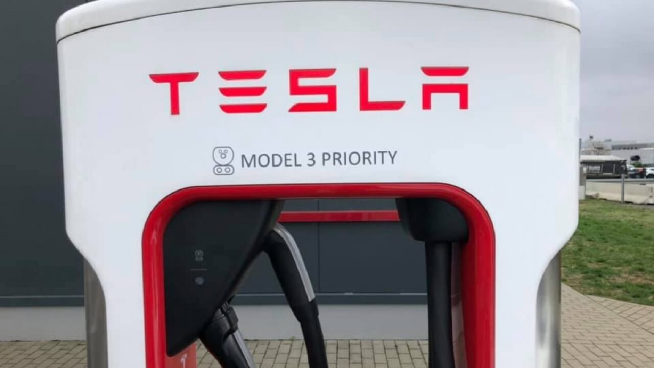 super sarj tesla magic dock model 3