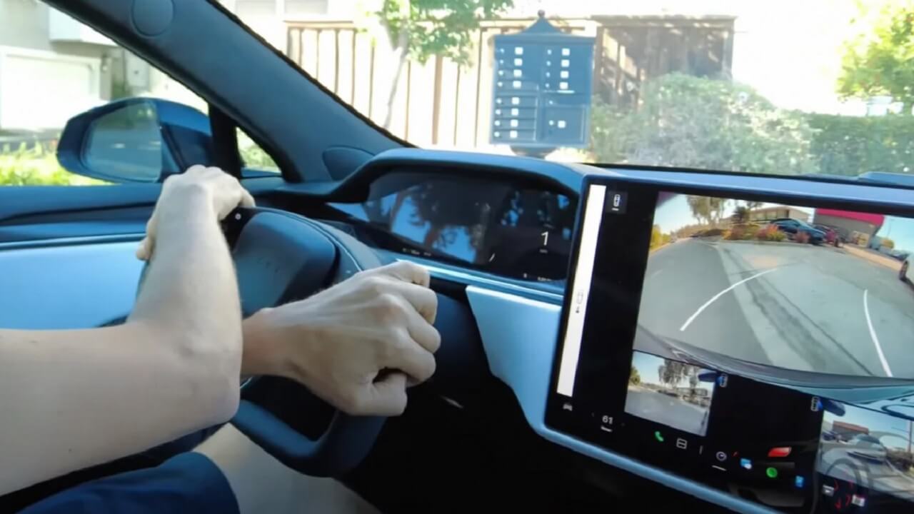 tesla yuvarlak direksiyon