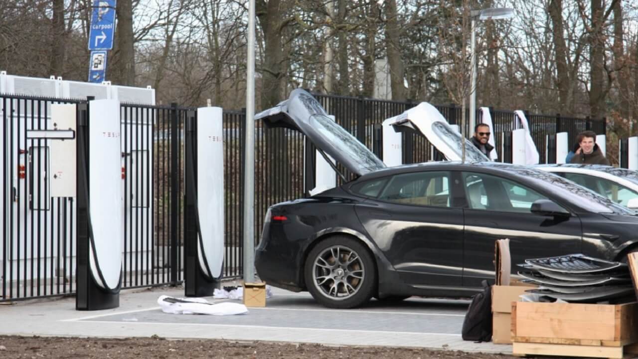 tesla yeni v4 supercharger avrupa