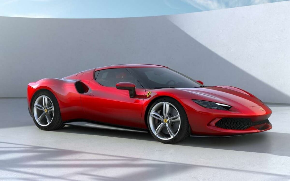 Ferrari patronu Maranello'nun gelecekteki elektrikli süper otomobilini şimdiden test etti
