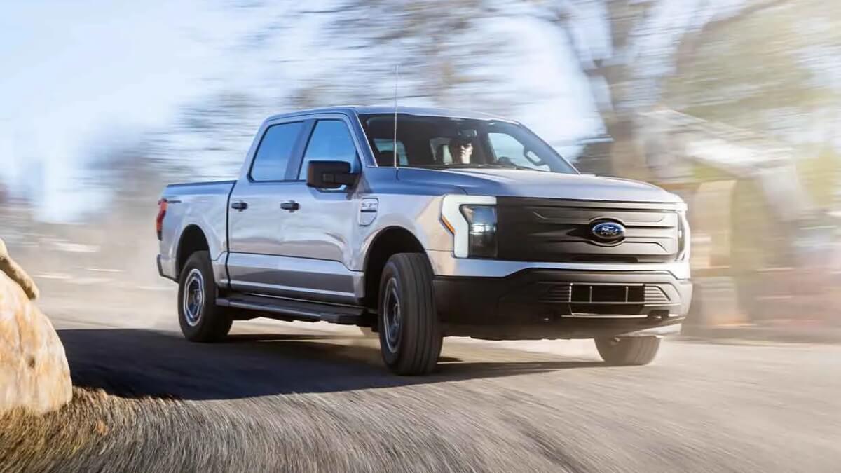 Ford, F-150 Lightning'in potansiyel alıcıları için harika bir haber verdi: 14.000 Euro'luk büyük bir teşvik. Evet, elektrikli dev kamyon çok daha uygun fiyatlı hale geldi.