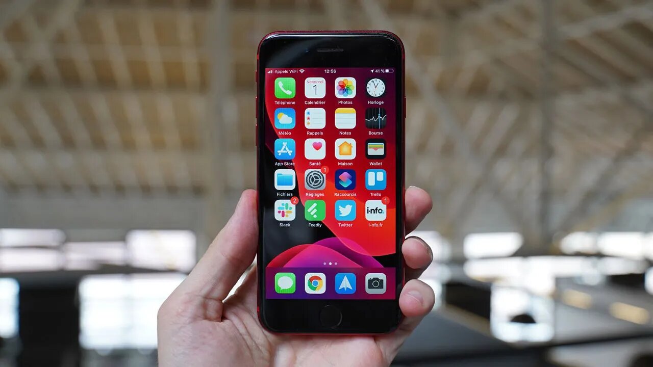 Apple iPhone SE 4 Ekranı İçin Samsung ve Diğerleriyle Görüşüyor