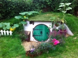 Arka Bahçesine Hobbit Evi Yaptı
