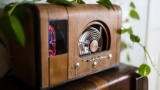 Eski bir radyonun içindeki bu oyun bilgisayarı gerçekten harika