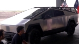 Cybertruck Alet Rafı Aksesuarı Görücüye Çıktı